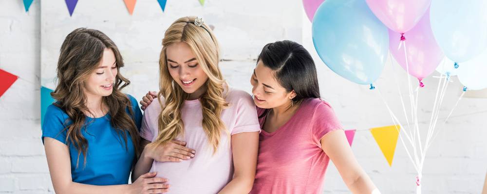 Babyshower etiquette: wie organiseert het feest en wat zijn de regels? Ben je op zoek naar de perfecte manier om een babyshower te organiseren? Dan ben je hier aan het juiste adres voor de fijne kneepjes van babyshower etiquette. Het is een feestelijke gelegenheid waarbij de aanstaande moeder in het zonnetje wordt gezet. Maar wie neemt de organisatie op zich en…